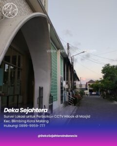 Teknisi Deka Sejahtera memeriksa DVR Hilook 16 channel di masjid Blimbing