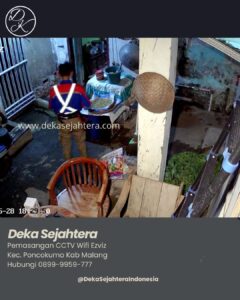 Teknisi CCTV Deka Sejahtera melakukan pemasangan kamera Ezviz di Kabupaten Malang