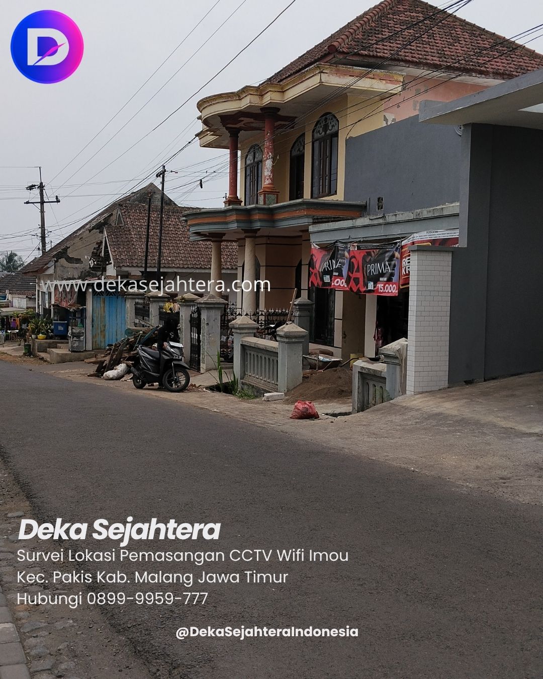 Teknisi Deka Sejahtera melakukan survei lokasi untuk rencana pemasangan CCTV WiFi Imou di rumah klien di Pakiskembar, Pakis, Malang