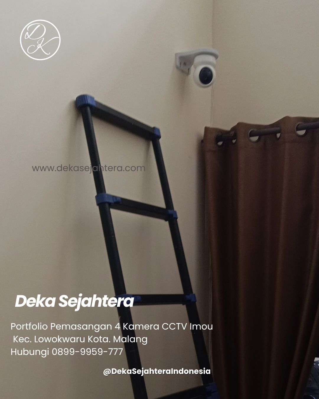 Teknisi Deka Sejahtera memasang CCTV Imou di rumah warga