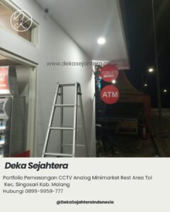 Instalasi kabel CCTV Dahua di atas plafon minimarket Singosari