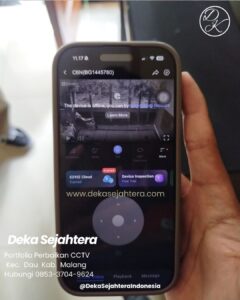 Teknisi Deka Sejahtera memeriksa sinyal WiFi kamera CCTV EZVIZ 