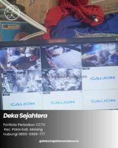 Proses pemeriksaan adaptor dan perangkat perekam CCTV untuk menemukan penyebab gangguan