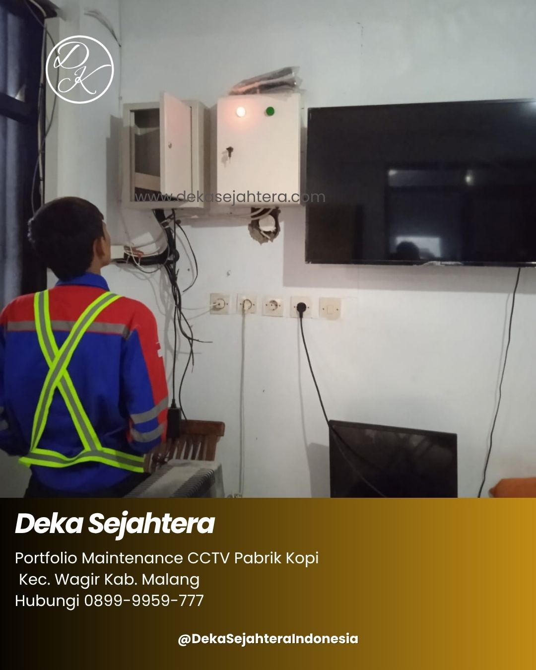 Pemeriksaan adaptor dan power supply CCTV oleh teknisi