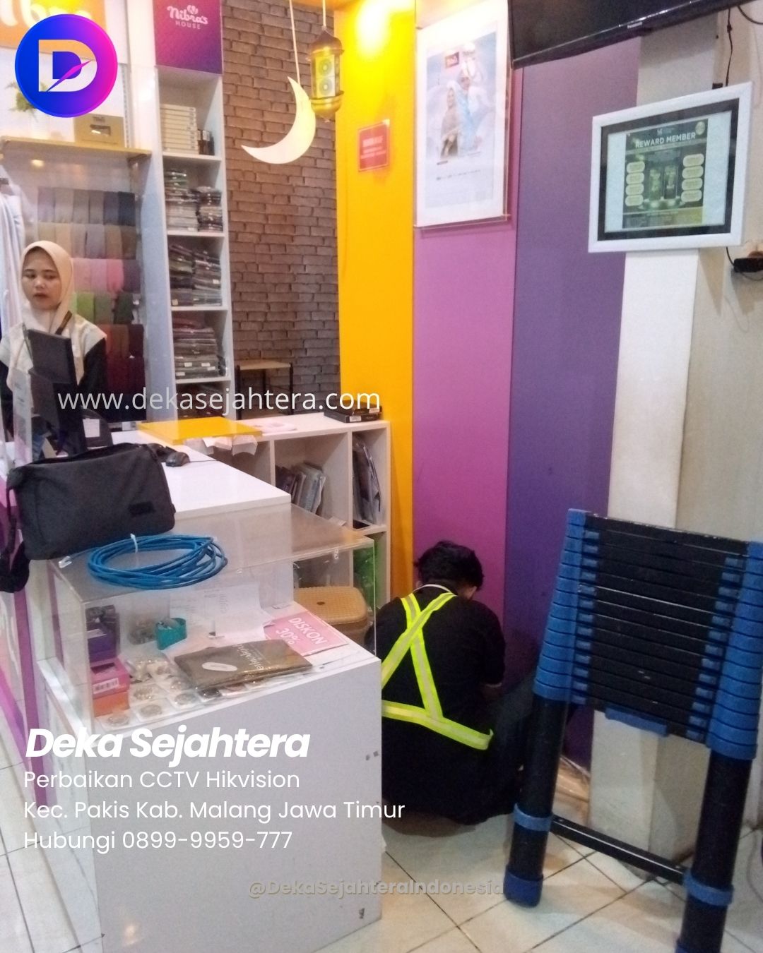 Teknisi Deka Sejahtera melakukan perbaikan sistem CCTV di Pakis Malang